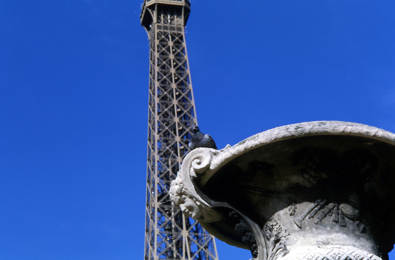 Eiffel tower destroys my composition